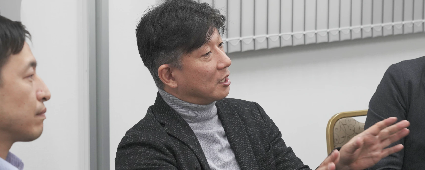 対談している様子
